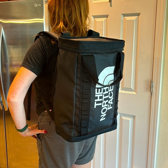 North Face unisex backpack in black, used with some minor flaws - Picture 4 of 7